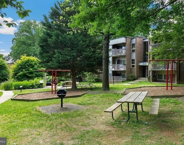 2305 Greenery Lane - Photo Thumbnail 20