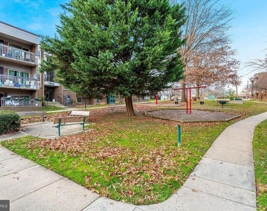 2305 Greenery Lane - Photo Thumbnail 17