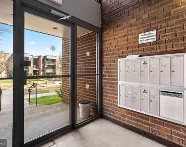 2305 Greenery Lane - Photo Thumbnail 2