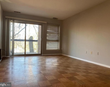 2305 Greenery Lane - Photo Thumbnail 5