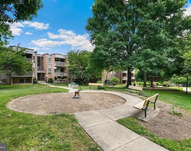 2305 Greenery Lane - Photo Thumbnail 19