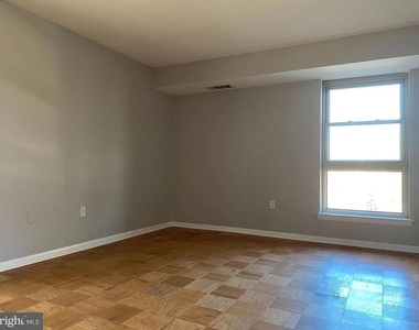 2305 Greenery Lane - Photo Thumbnail 6
