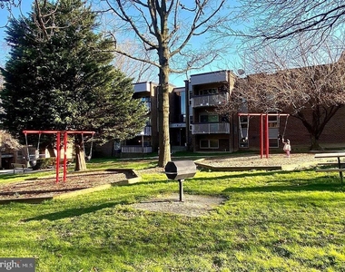 2305 Greenery Lane - Photo Thumbnail 18