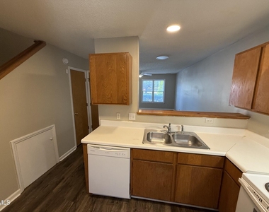 2905 Faversham Place - Photo Thumbnail 7