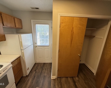 2905 Faversham Place - Photo Thumbnail 6