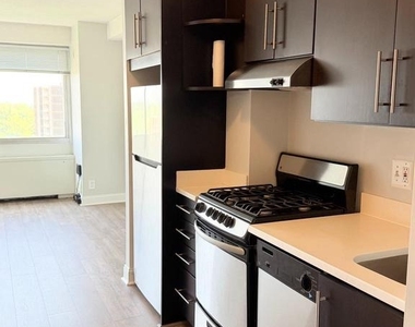 5500 Friendship Boulevard - Photo Thumbnail 2