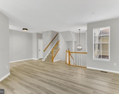 9411 Royal Bonnet Terrace - Photo Thumbnail 8