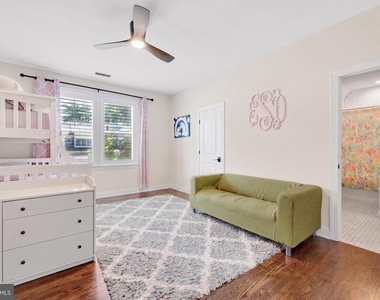 7602 Holiday Terrace - Photo Thumbnail 10