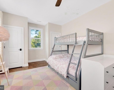 7602 Holiday Terrace - Photo Thumbnail 12