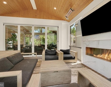 7602 Holiday Terrace - Photo Thumbnail 20
