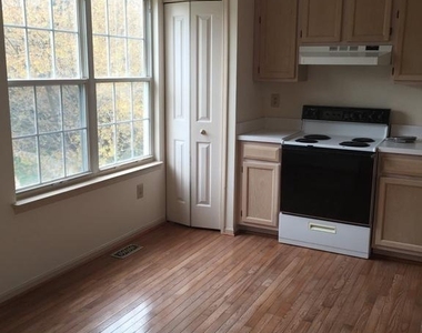 9324 Daly Court - Photo Thumbnail 4
