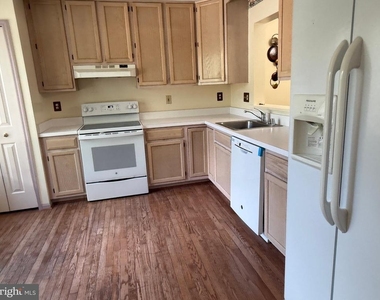 9324 Daly Court - Photo Thumbnail 13