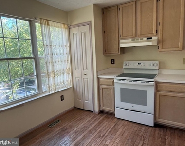 9324 Daly Court - Photo Thumbnail 14