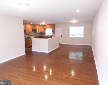 1609 Honeysuckle Drive - Photo Thumbnail 9