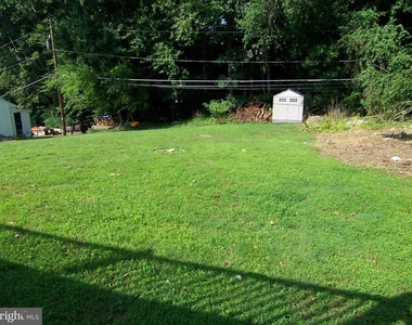 1609 Honeysuckle Drive - Photo Thumbnail 5