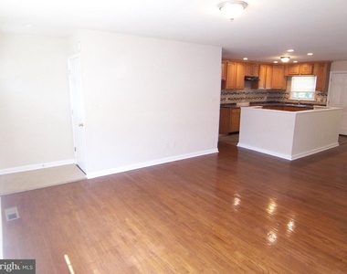 1609 Honeysuckle Drive - Photo Thumbnail 8