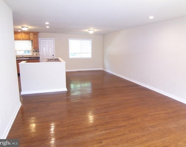 1609 Honeysuckle Drive - Photo Thumbnail 7