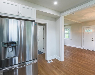6512 Golden Ring Road - Photo Thumbnail 11