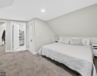 303 E Melrose Avenue - Photo Thumbnail 7
