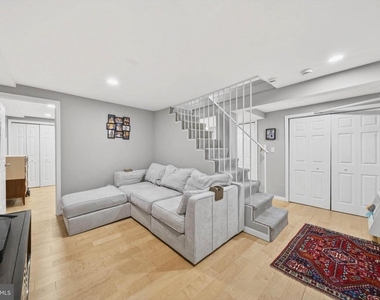303 E Melrose Avenue - Photo Thumbnail 10