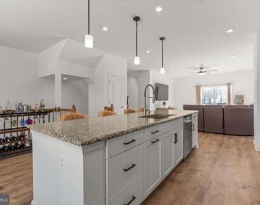 1605 Aster Lane - Photo Thumbnail 10
