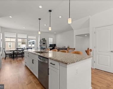 1605 Aster Lane - Photo Thumbnail 9