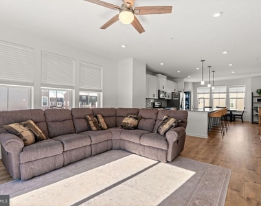 1605 Aster Lane - Photo Thumbnail 7