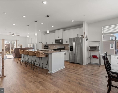 1605 Aster Lane - Photo Thumbnail 14