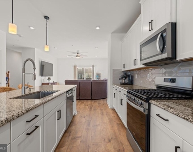 1605 Aster Lane - Photo Thumbnail 11