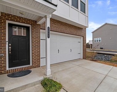 1605 Aster Lane - Photo Thumbnail 2