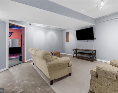 92 Clifford Boulevard - Photo Thumbnail 35
