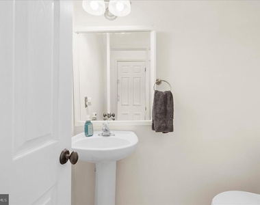 92 Clifford Boulevard - Photo Thumbnail 17