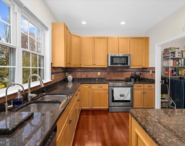92 Clifford Boulevard - Photo Thumbnail 11