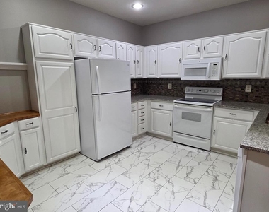 802 Coxswain Way - Photo Thumbnail 5