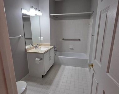 802 Coxswain Way - Photo Thumbnail 12
