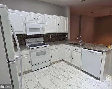 802 Coxswain Way - Photo Thumbnail 7