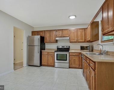 607 Ridge Drive - Photo Thumbnail 7