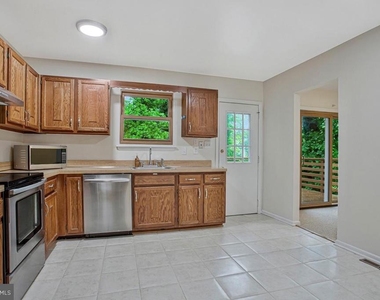 607 Ridge Drive - Photo Thumbnail 8