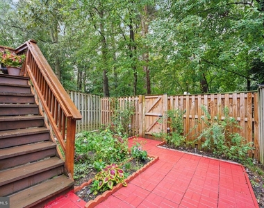 7840 Foxfarm Lane - Photo Thumbnail 5