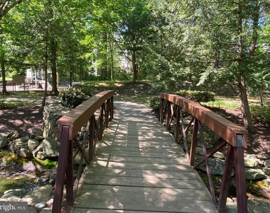 2406 Forest Edge Court - Photo Thumbnail 17