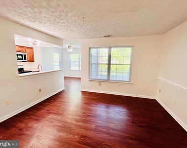 2406 Forest Edge Court - Photo Thumbnail 4