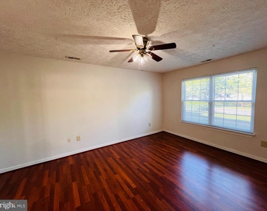 2406 Forest Edge Court - Photo Thumbnail 6
