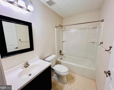 2406 Forest Edge Court - Photo Thumbnail 11