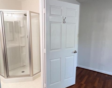 2406 Forest Edge Court - Photo Thumbnail 8