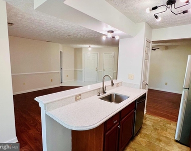 2406 Forest Edge Court - Photo Thumbnail 2