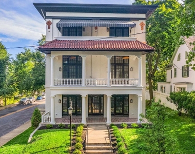 2300 W 17th Street - Photo Thumbnail 2