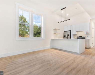 2300 W 17th Street - Photo Thumbnail 4