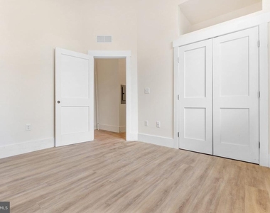 2300 W 17th Street - Photo Thumbnail 12