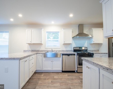 4 Rehobeth Circle - Photo Thumbnail 3