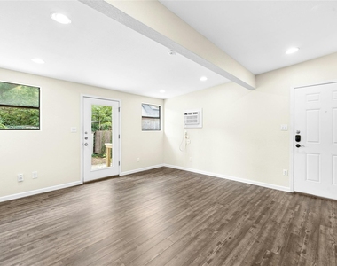 904 Philco Dr - Photo Thumbnail 2